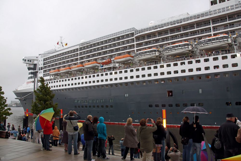 Einlaufen der Queen Mary 2 am 13.08.2011 in Hamburg - 04