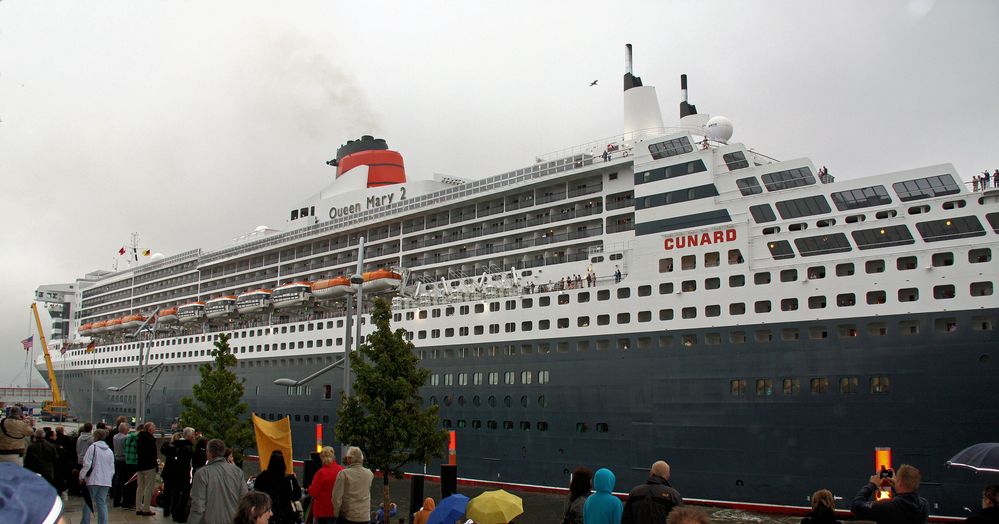 Einlaufen der Queen Mary 2 am 13.08.2011 in Hamburg - 06