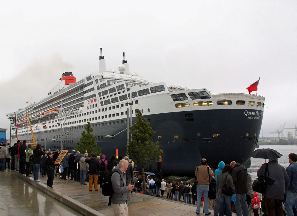 Einlaufen der Queen Mary 2 am 13.08.2011 in Hamburg - 07