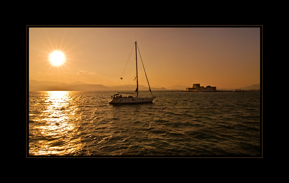 Einlaufen in den Hafen von Nafplion