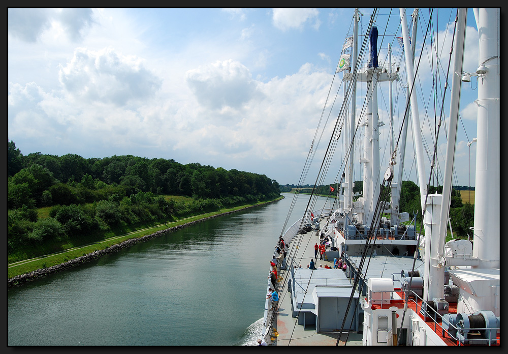 ...Einmal durch den Nord-Ostsee-Kanal...