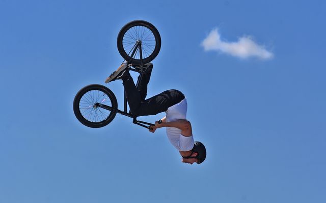 Einmal Salto vorwärts...