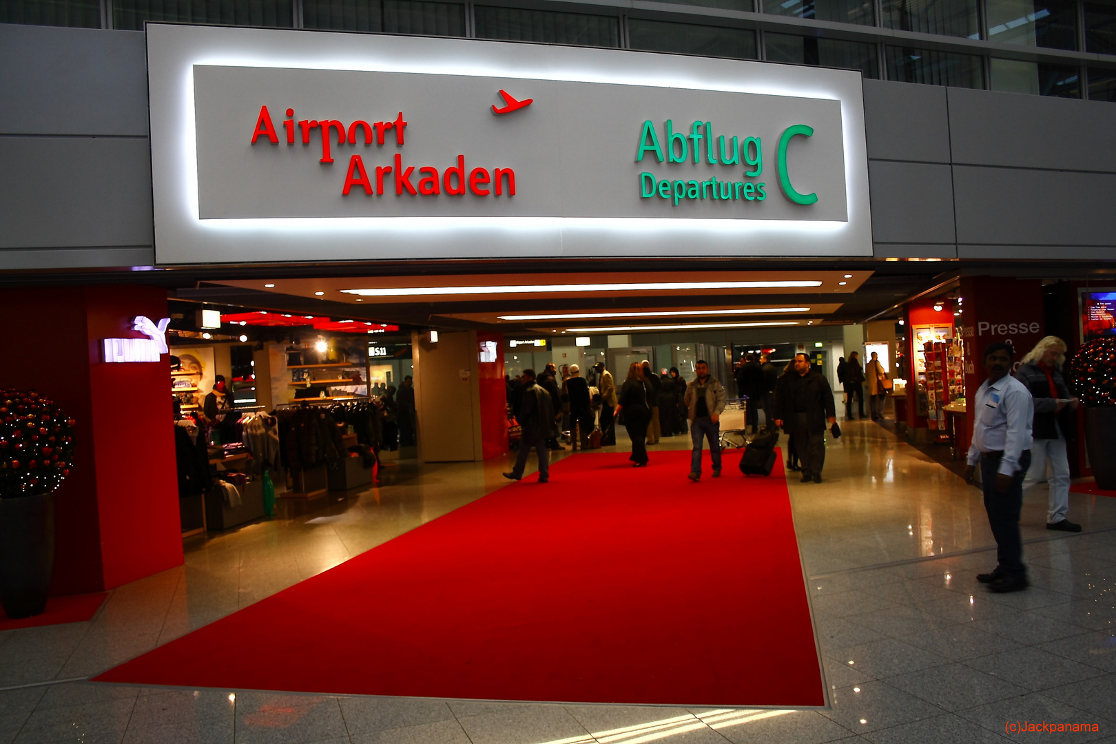 Einmal über den roten Teppich laufen - Die Airport Arkaden