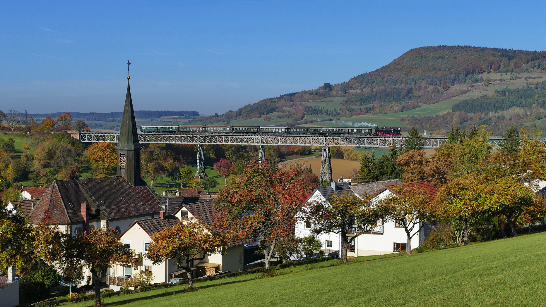 einmal um den Kirchturm