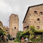 Einmalig schön ist die Burg Hocheppan im inneren, nach dem Anstieg kann man...