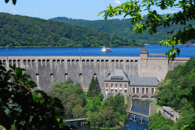 Einmaliger Blick auf die Sperrmauer vom Edersee