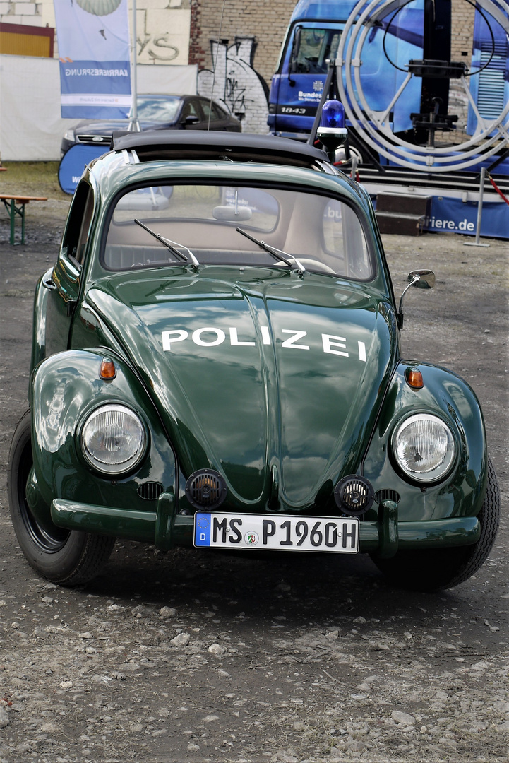 Eins Zwei - Polizei