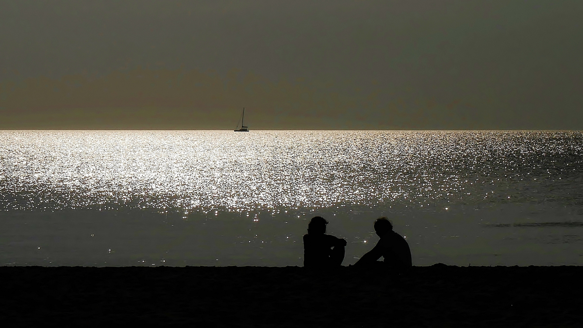 einsam (aber nicht allein) am strand