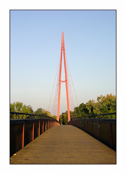 Einsam auf der Brücke