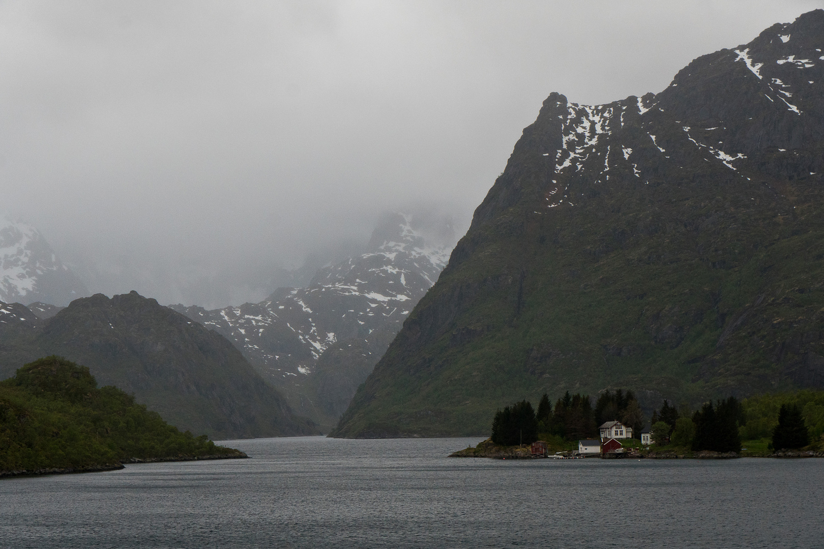 Einsam im Fjord - Norwegen