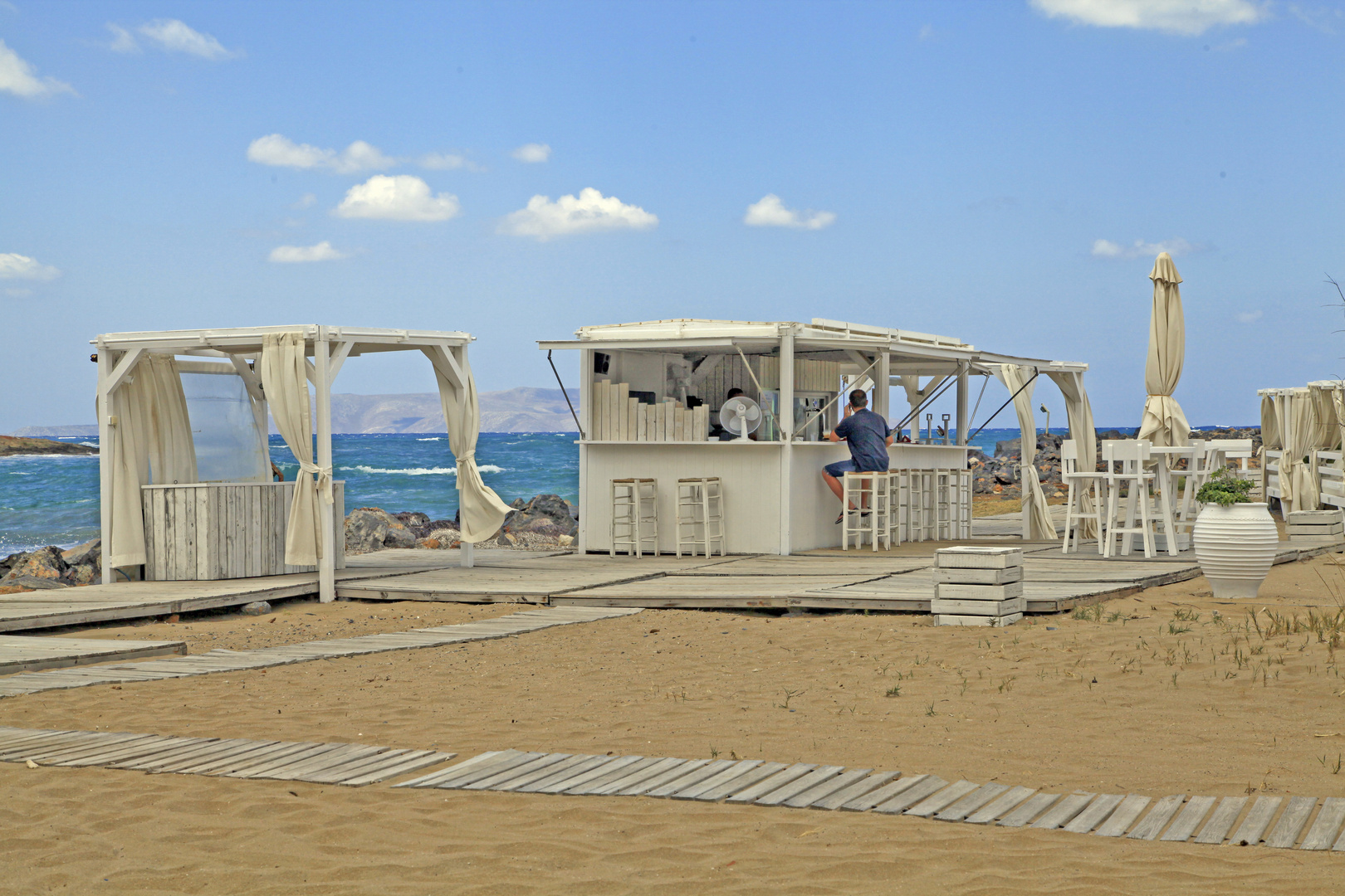 .... einsame Bar am Strand von Kossos Beach.