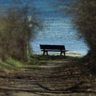 einsame einladende Bank am Sierksdorfer Strand