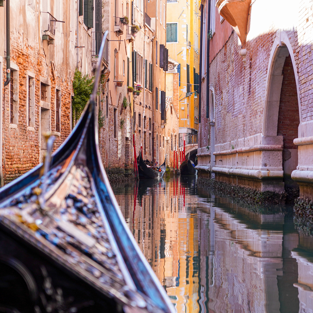 Einsame Gondel in Venedig