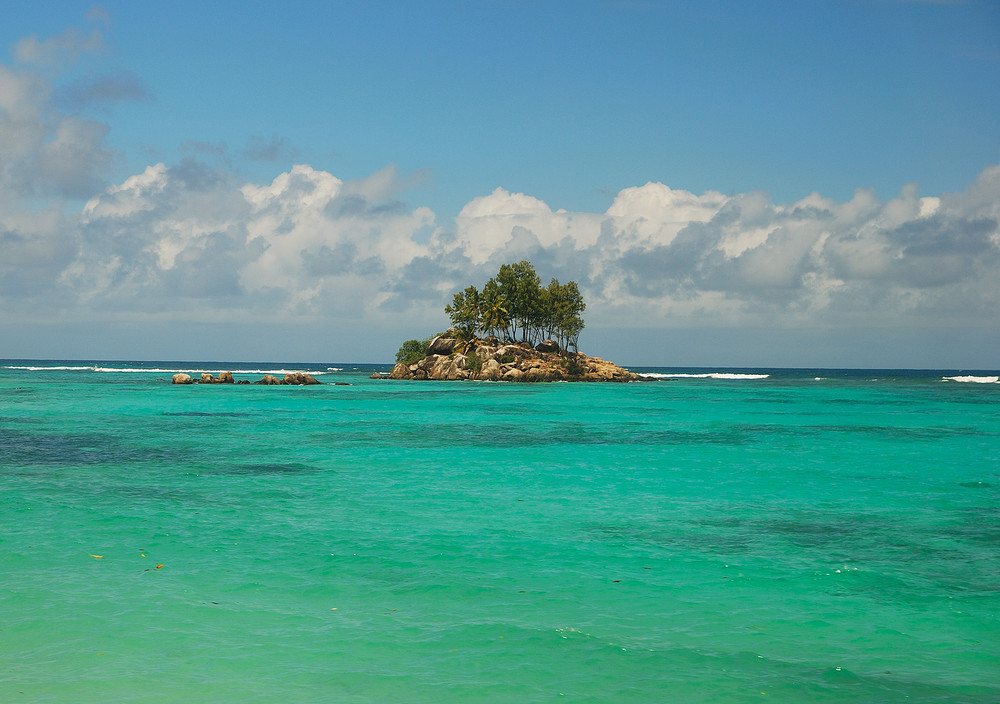 The Enchanting Appeal of Bild Einsame Insel: A Haven for Tranquility and Adventure