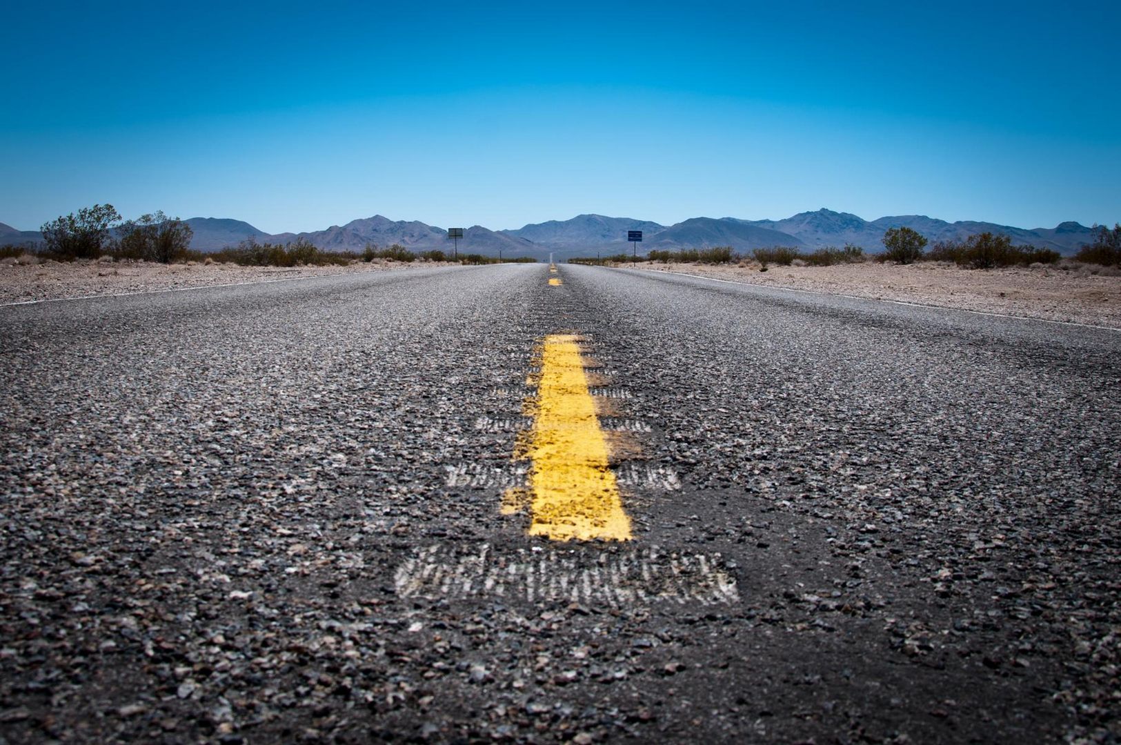 Einsame Straße in "Death Valley"