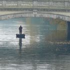 Einsamer Angler in Hamburg