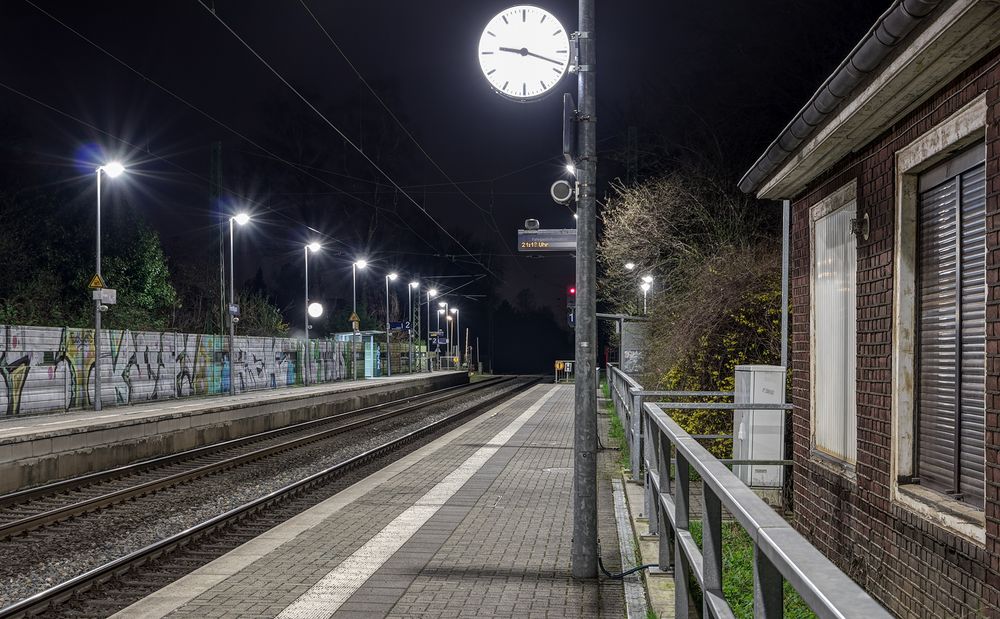 einsamer Bahnhof