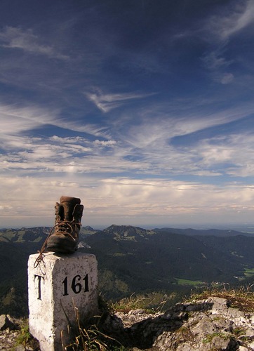 einsamer Bergstiefel in luftiger Höh