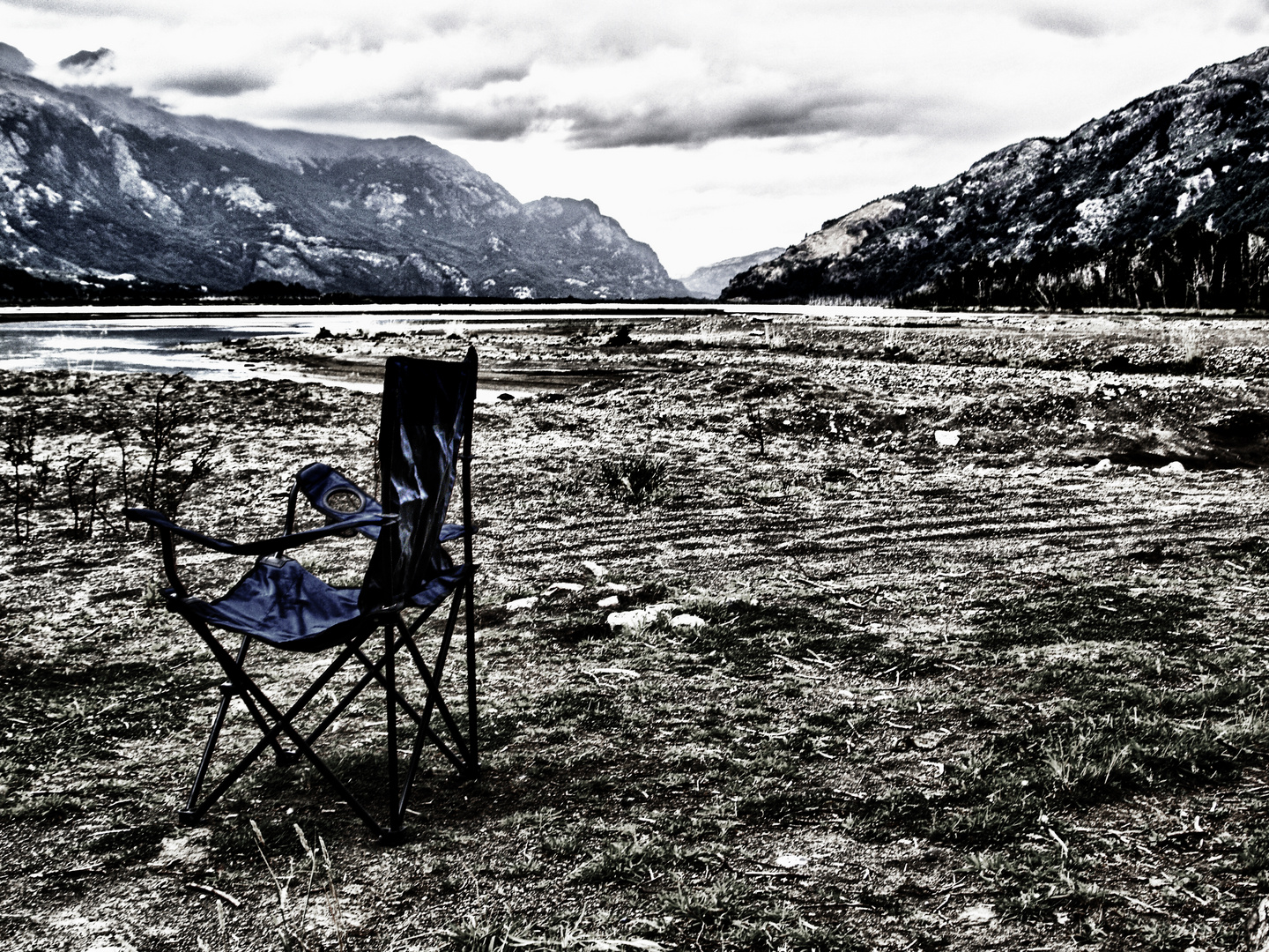 einsamer campingstuhl in patagonien ...