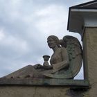 Einsamer Engel auf der Friedhofsmauer in Bad Ragaz (in der Schweiz)