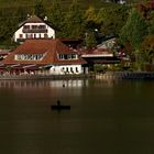 Einsamer Fischer auf dem Kalterer See