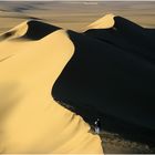 einsamer Fotograf auf der Suche nach erotischen Dünen