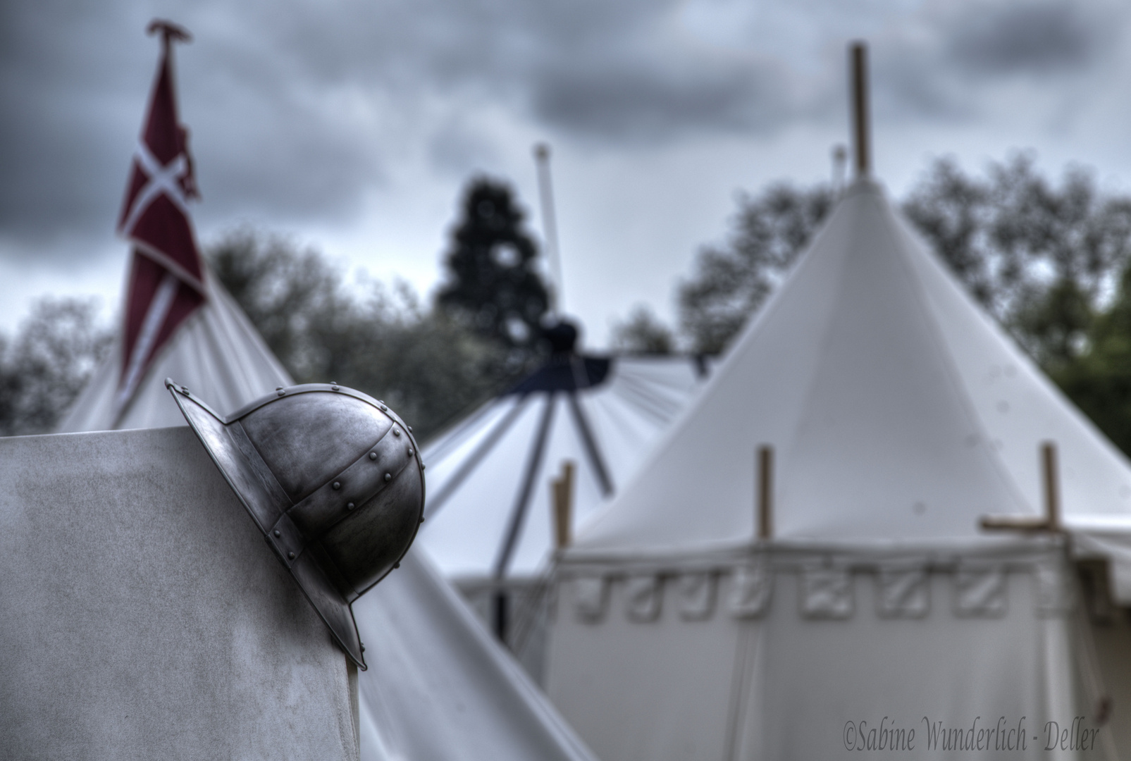 Einsamer Helm sucht passenden Kopf