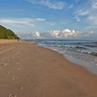 Einsamer kilometerlanger Sandstrand bei Bansin auf der Insel Usedom