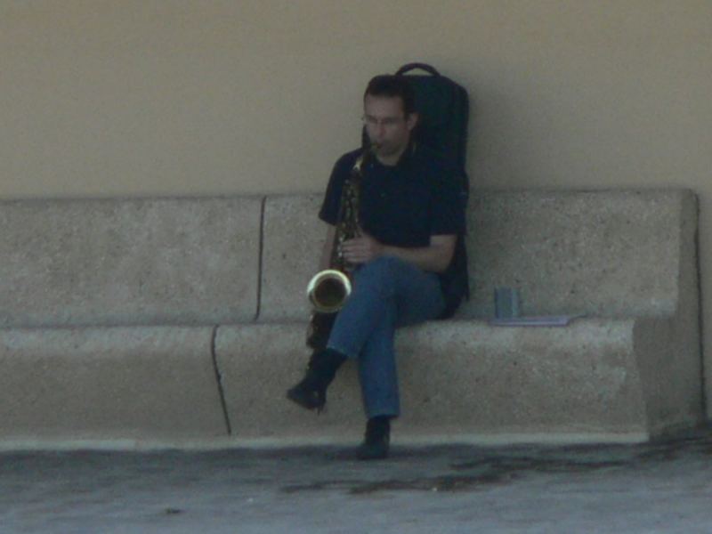 einsamer Saxophonist - Zoomspielereien die 1.