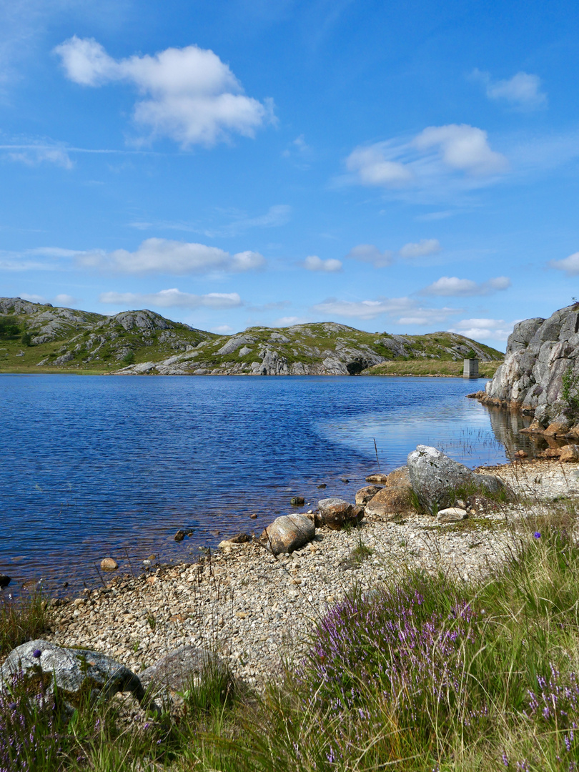 Einsamer See in den Bergen 