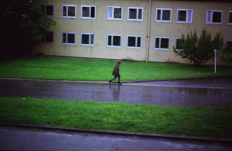 Einsamer Soldat in der Kaserne, von Depression geplagt