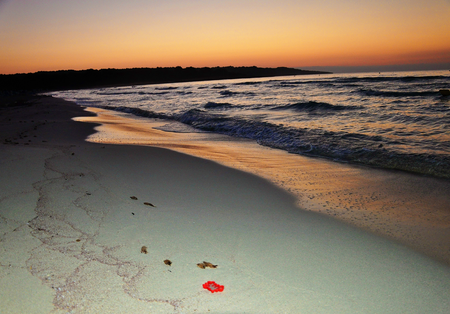 einsamer Strand am Morgen