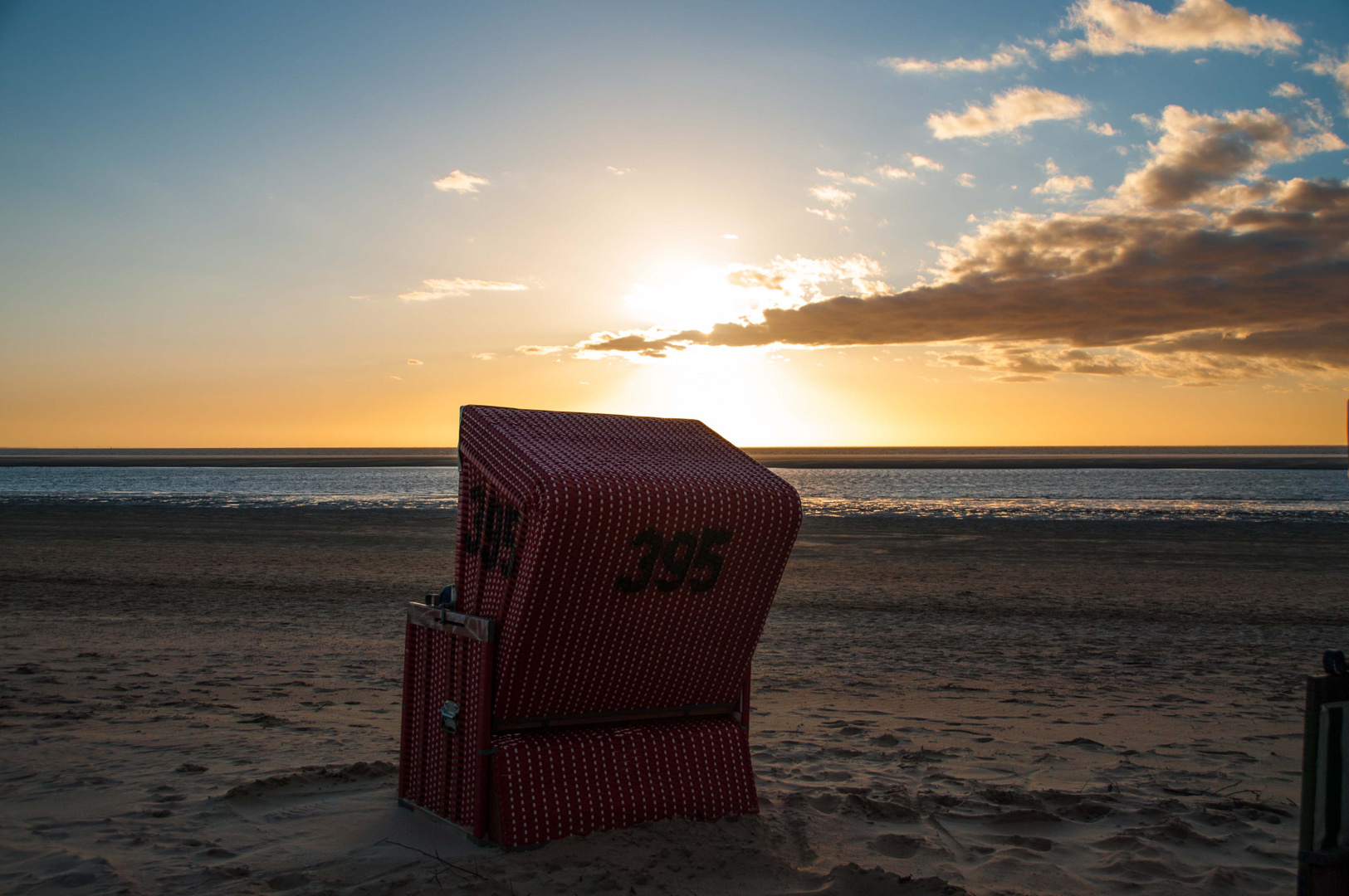 Einsamer Strandkorb