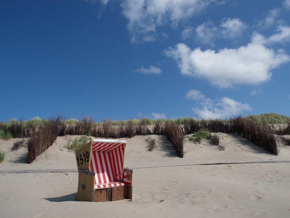 Einsamer Strandkorb