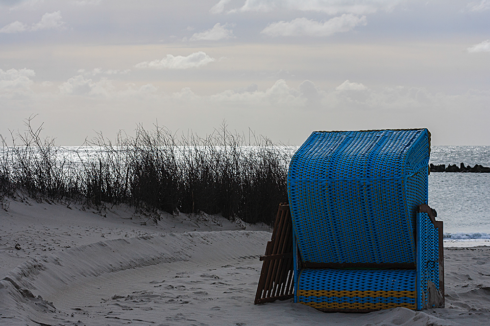 Einsamer Strandkorb