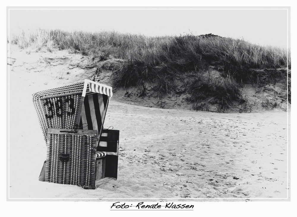 Einsamer Strandkorb