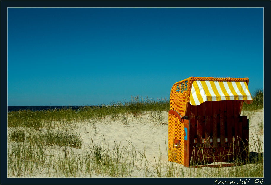 einsamer Strandkorb