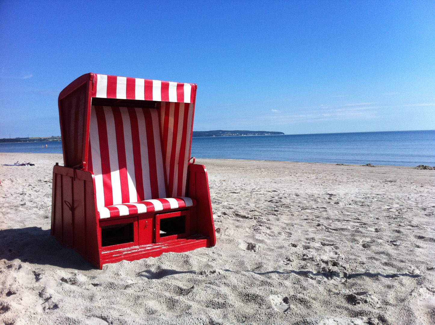 Einsamer Strandkorb