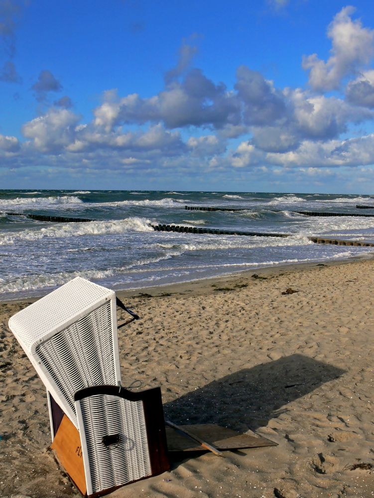 Einsamer Strandkorb