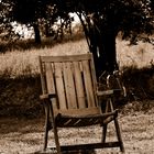 Einsamer Stuhl im Garten