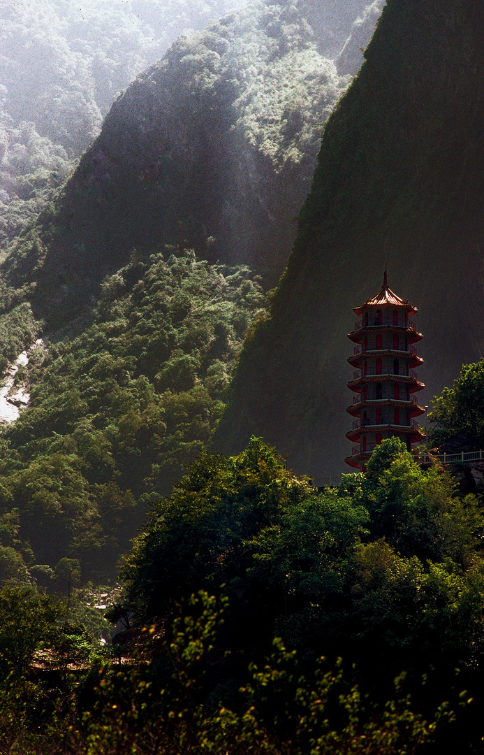 Einsamer Tempel in der Taroko Schlucht