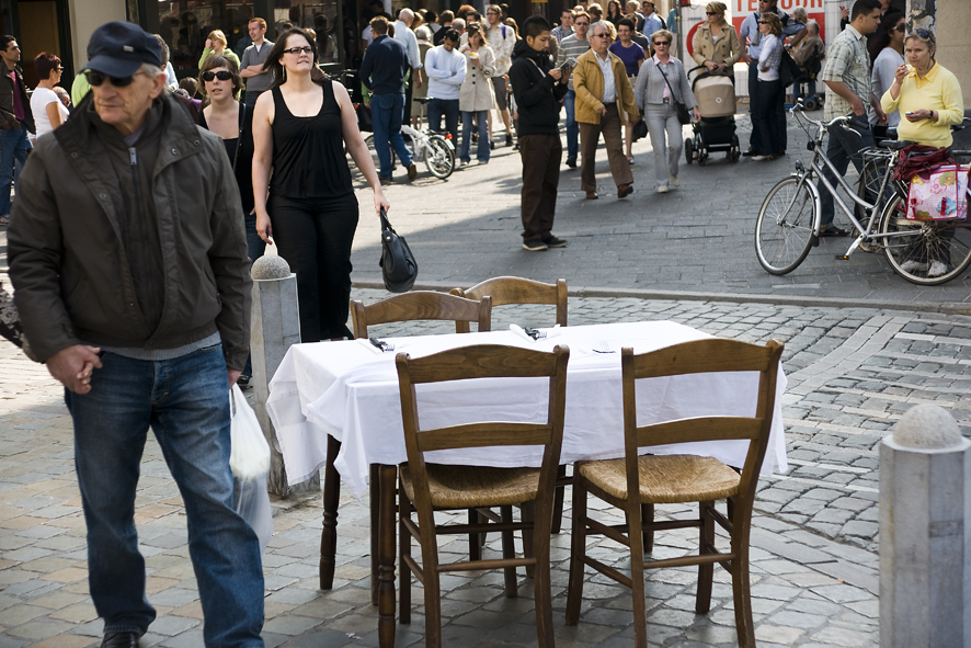 einsamer Tisch / Eenzame tafel