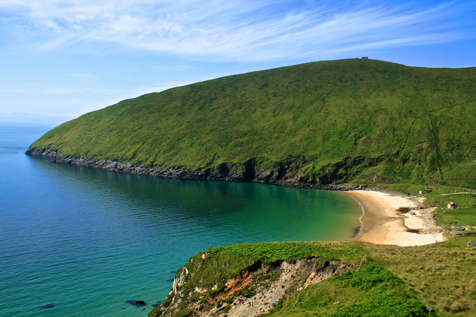 einsamer Traumstrand bei Keel Ireland