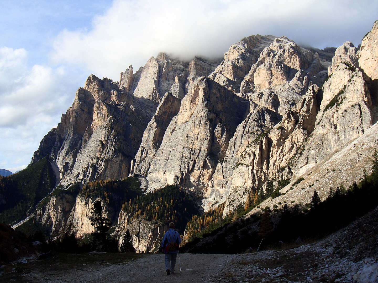 Einsamer Wanderer in den Dolomiten