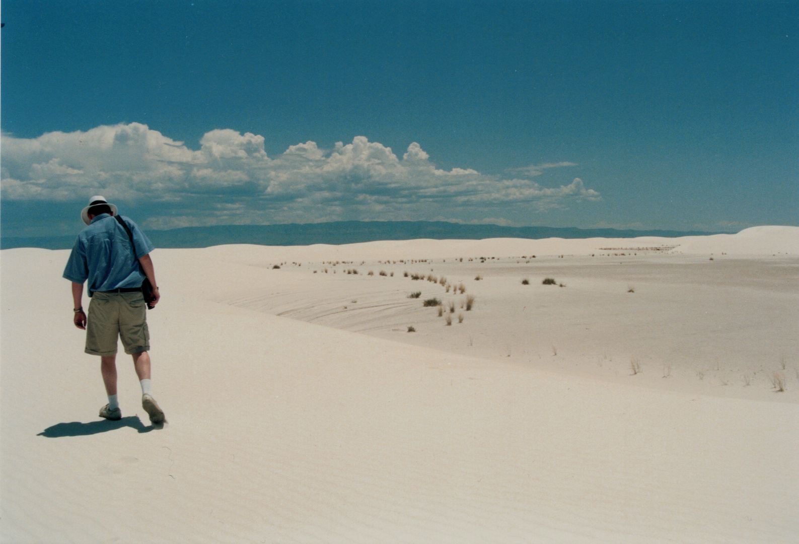 Einsamer Wanderer in White Sands USA NM