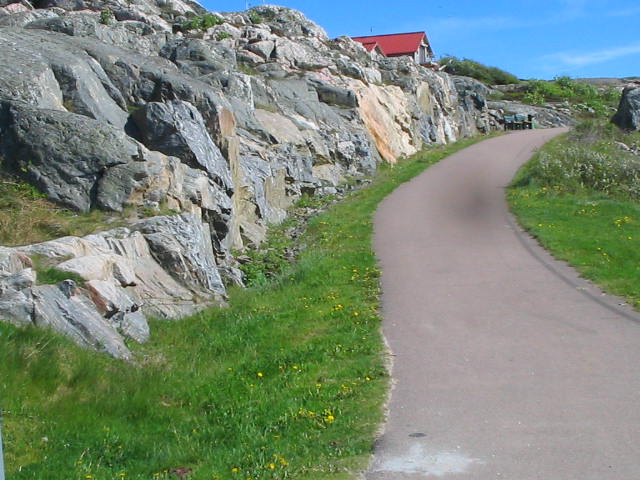 Einsamer Weg in Schweden