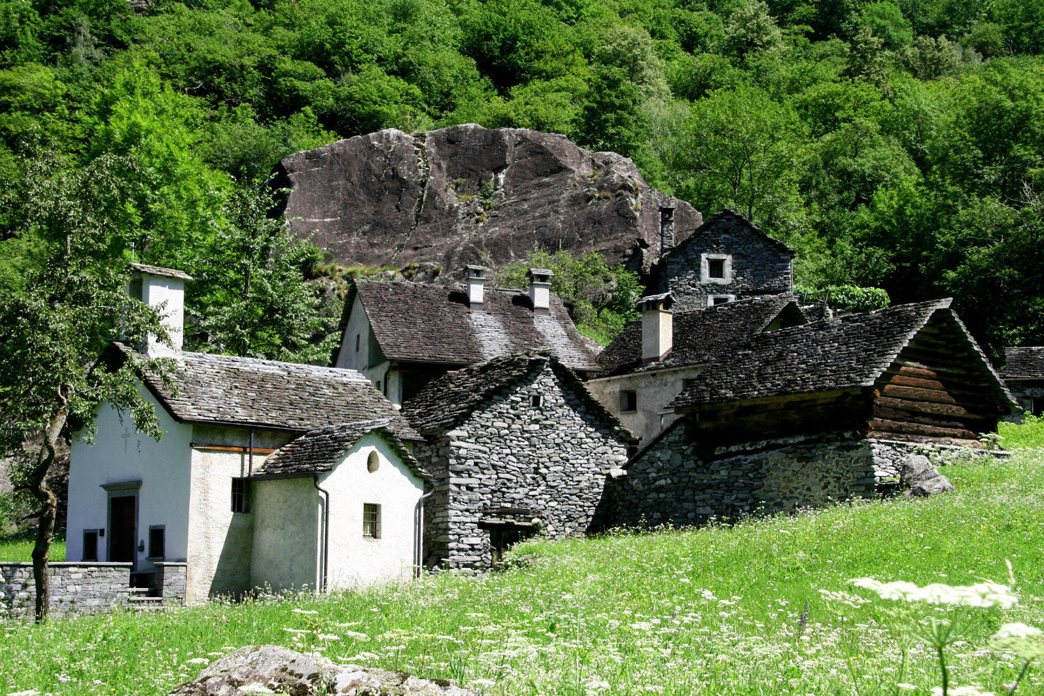 Einsames Bergdorf im Val Bavona TI - Sabbione