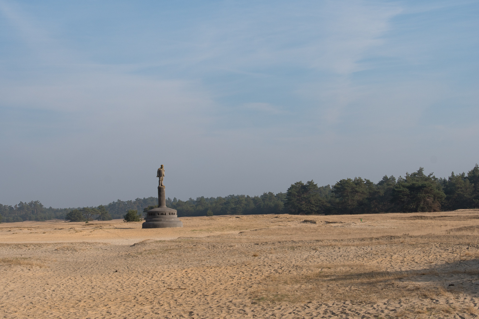 einsames Denkmal ...