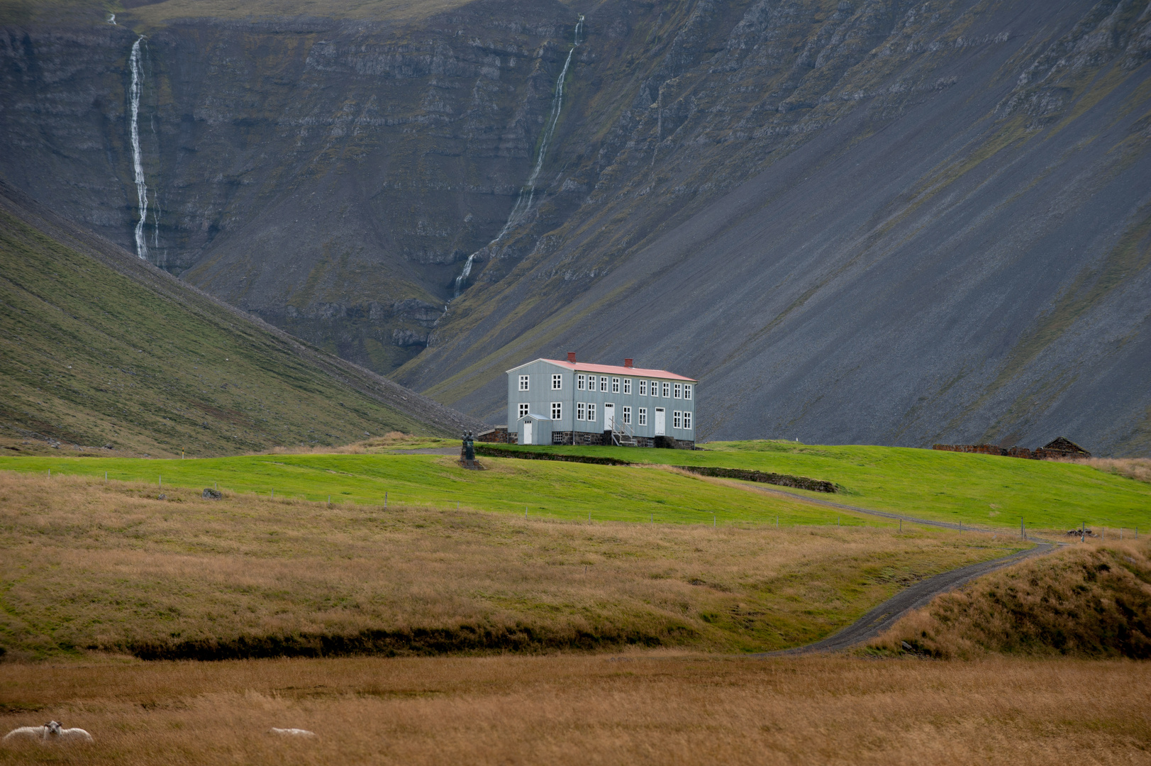 einsames Haus am Berg