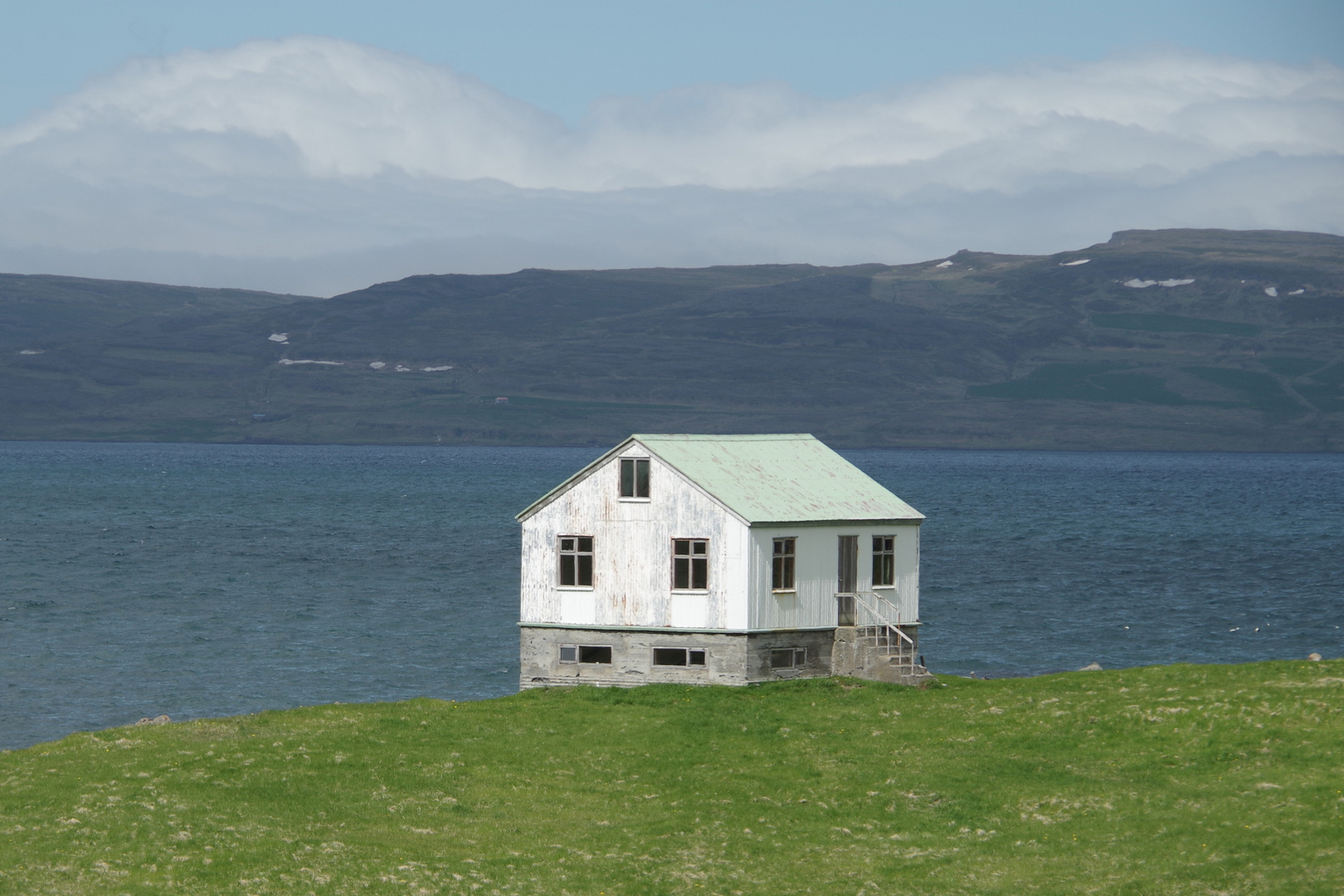 Einsames Haus am Meer